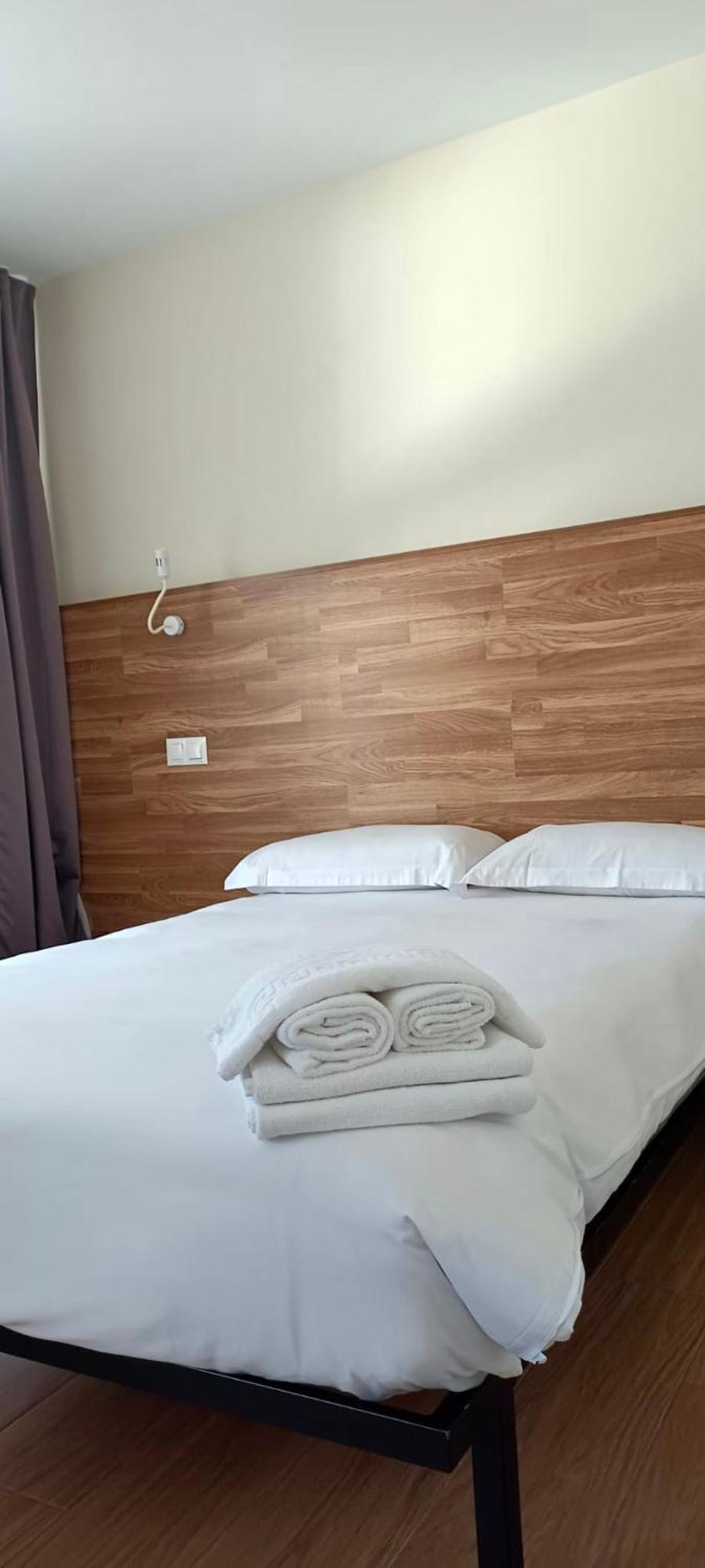 Apartahotel Golden Alcala Alcalá de Henares Buitenkant foto